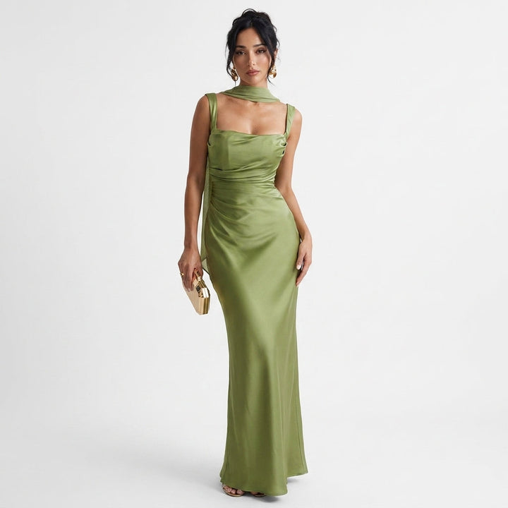 Kaminski | Elegancka sukienka maxi z odkrytymi plecami i szarfą