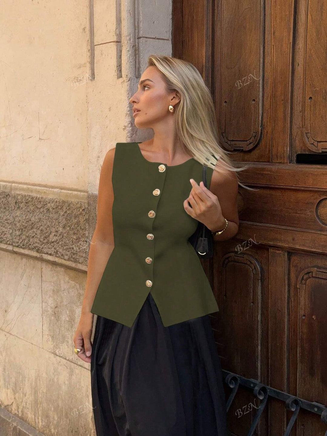 Bożydara | Elegancki bezrękawnik damski z ozdobnymi guzikami