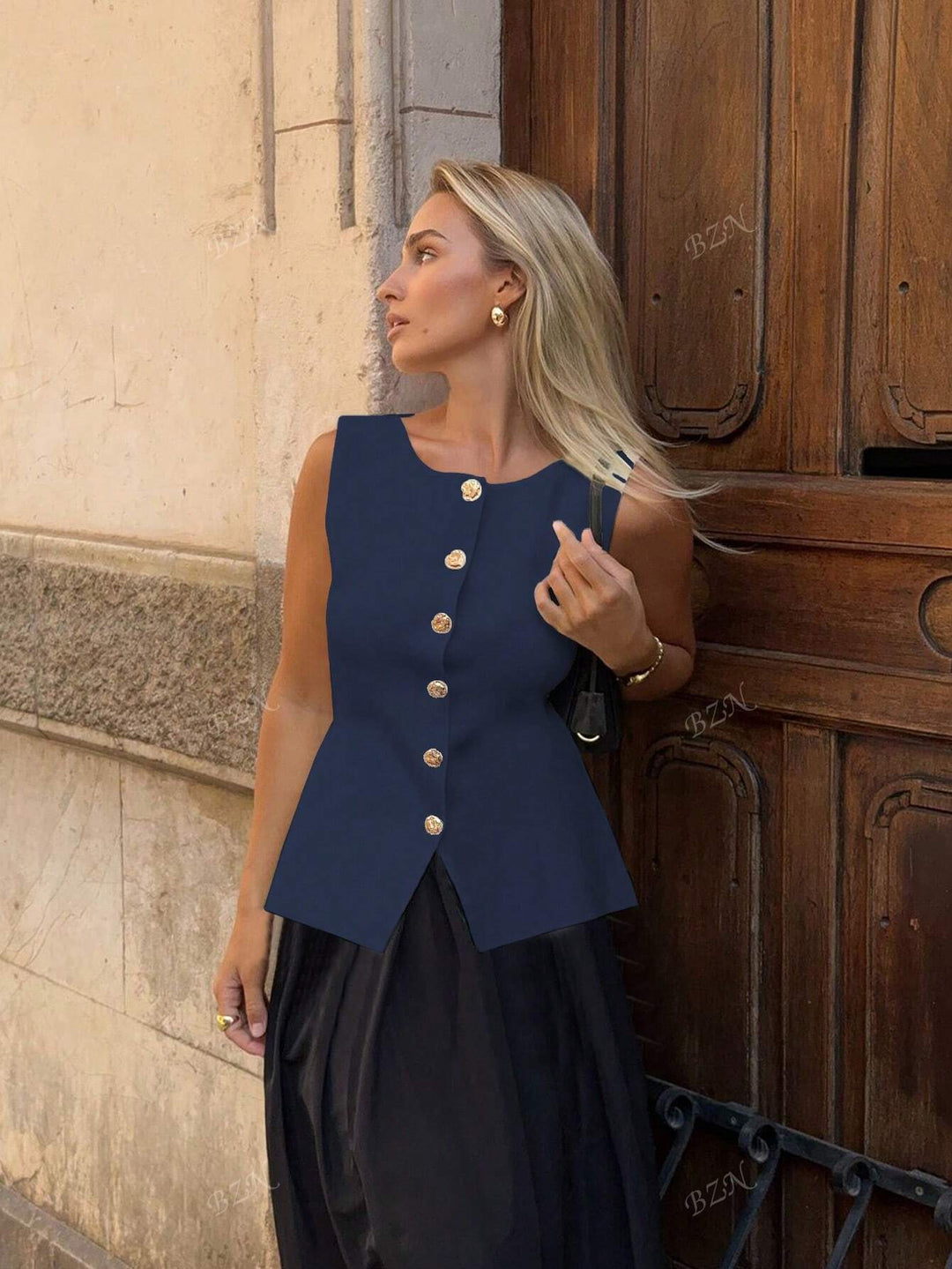 Bożydara | Elegancki bezrękawnik damski z ozdobnymi guzikami