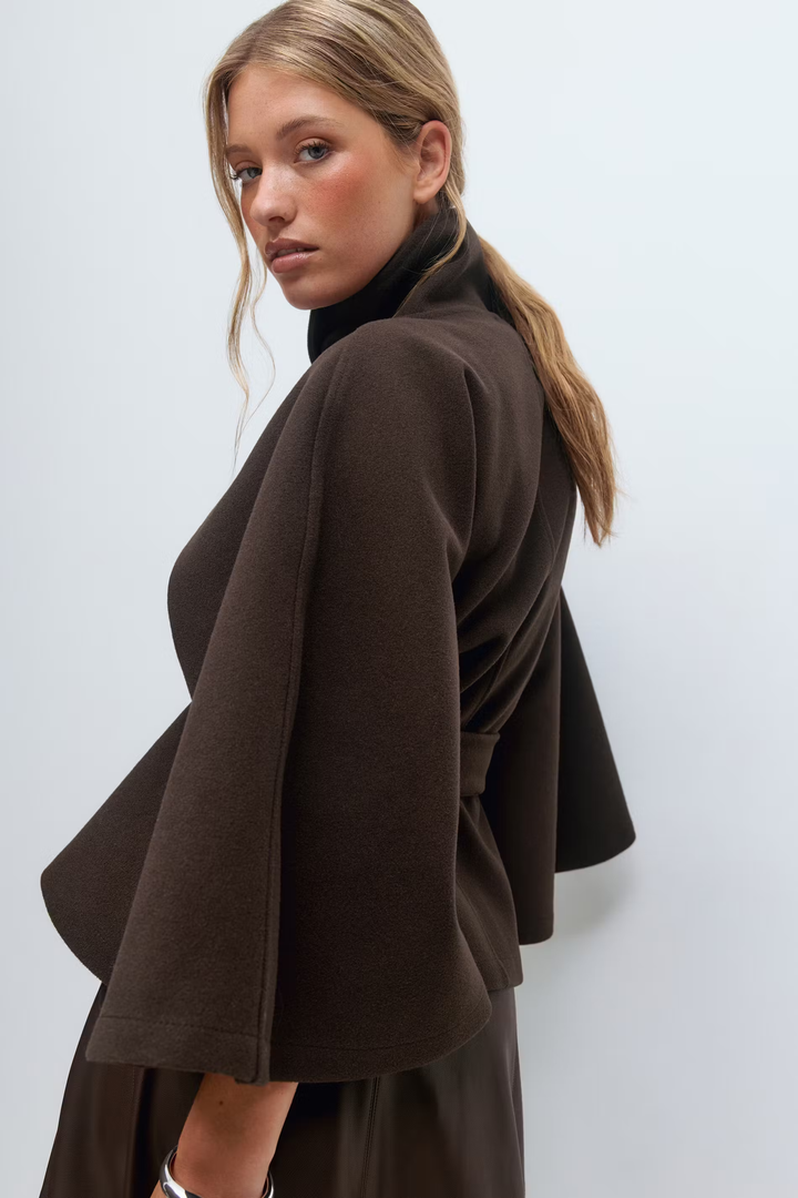 Krystyna | Elegancka damska peleryna z paskiem i stójką