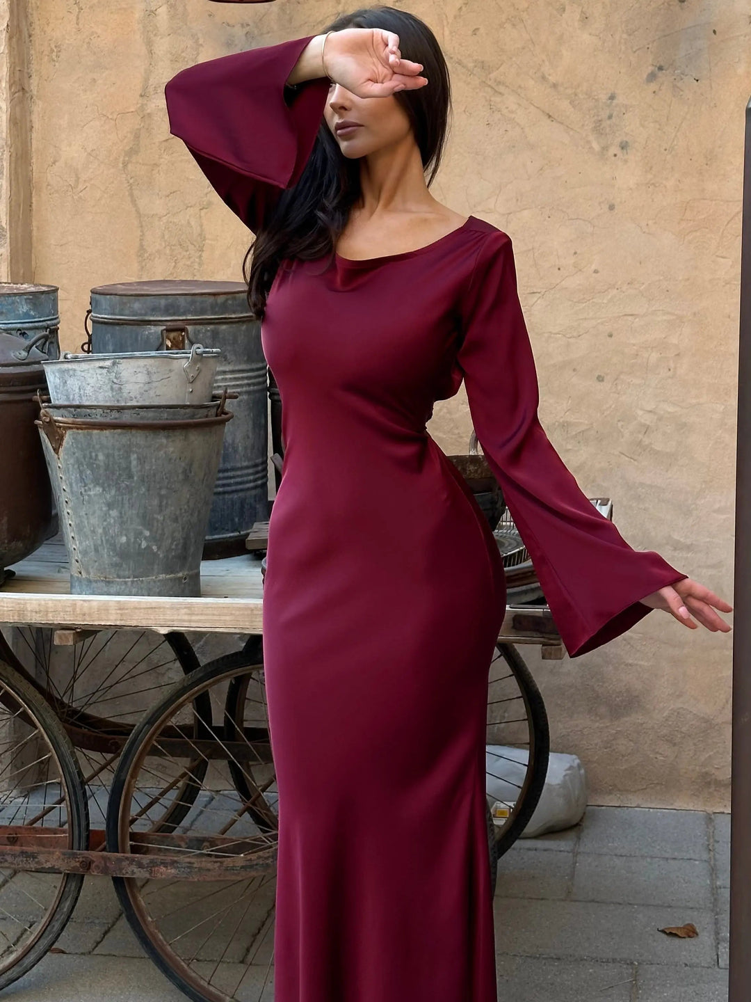 Kaminski | Sukienka maxi elegancka z długim rękawem i zwiewnym krojem | Zuzanna
