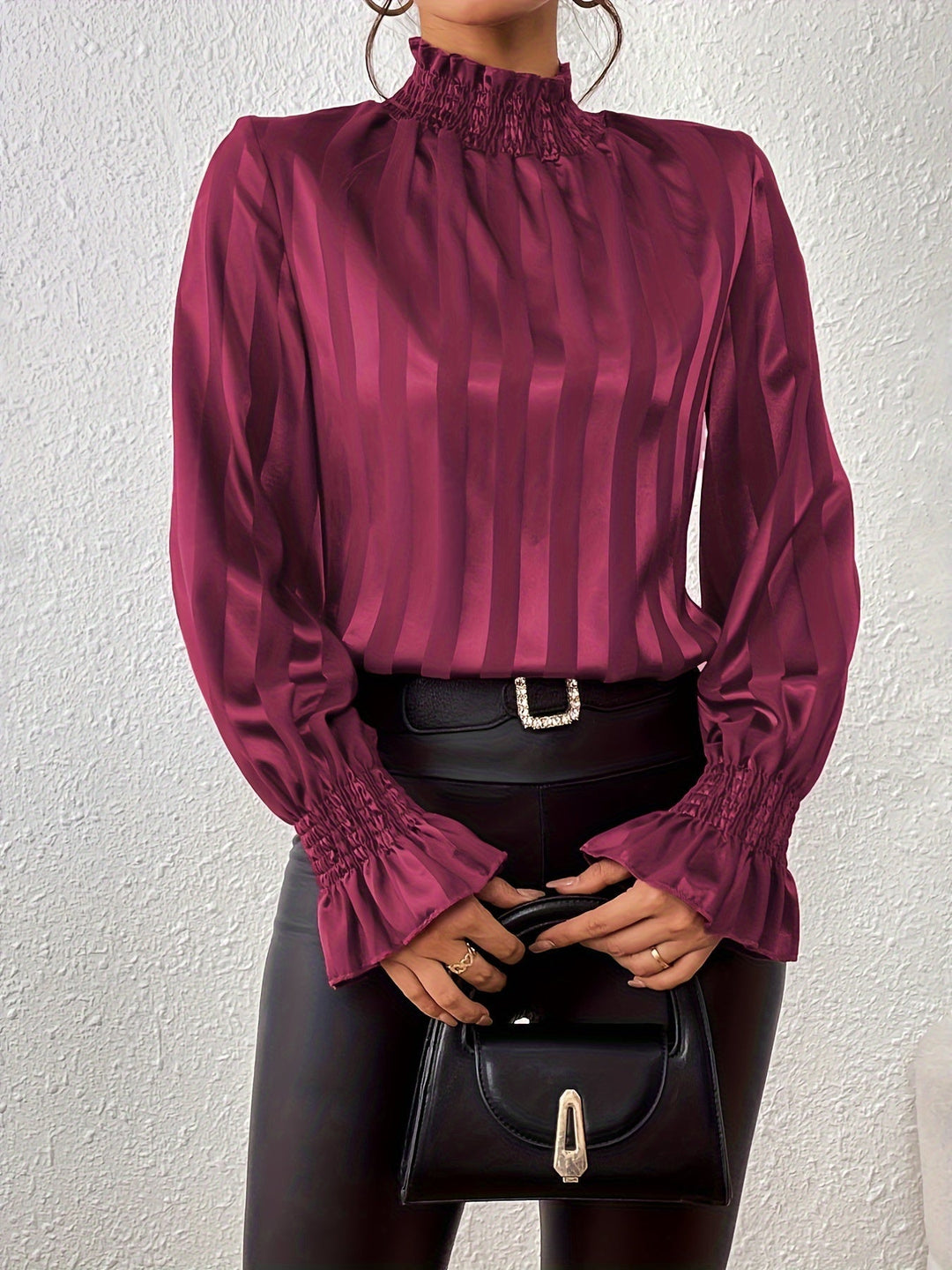 Satynowa Bluzka Damska z Długimi Rękawami i Marszczonym Kołnierzem – Noëlle