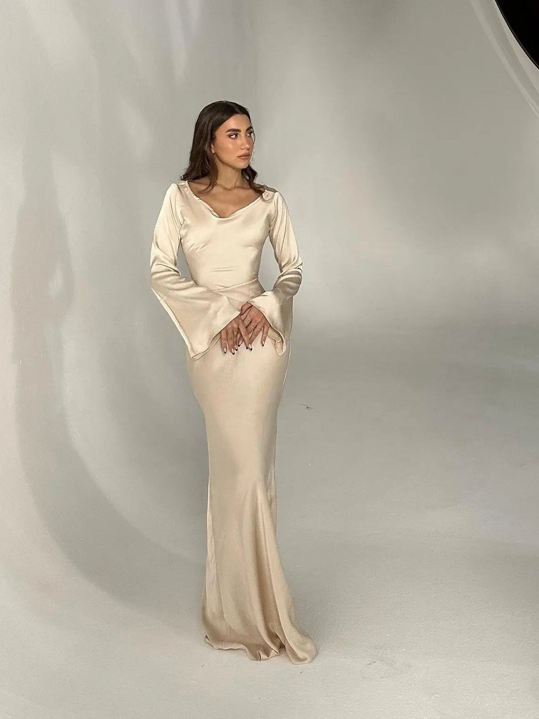 Kaminski | Sukienka maxi elegancka z długim rękawem i zwiewnym krojem | Zuzanna