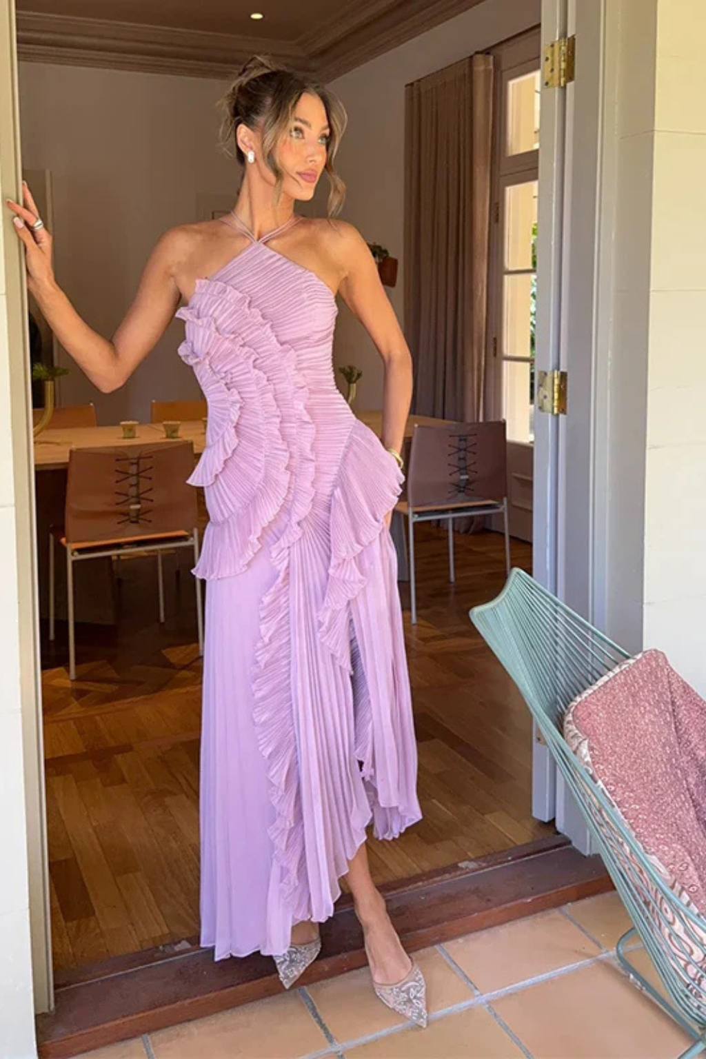 Kaminski | Elegancka plisowana sukienka maxi z falbanami