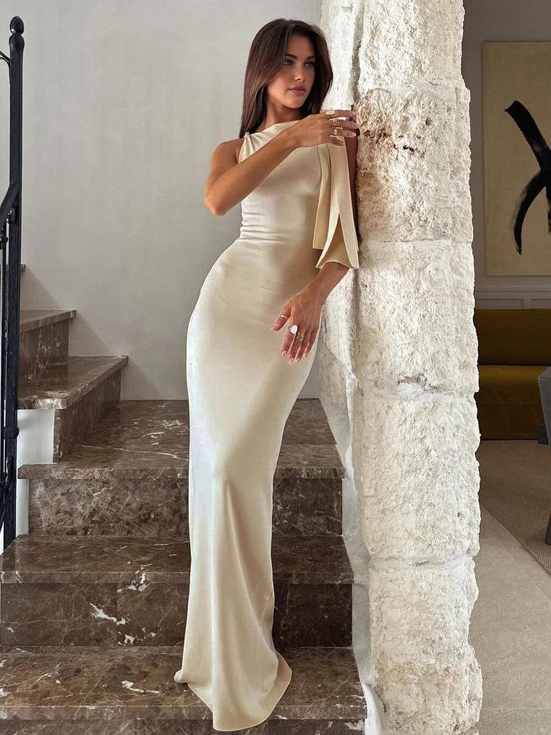 Kaminski | Elegancka sukienka maxi satynowa na jedno ramię z kokardą | Weronika