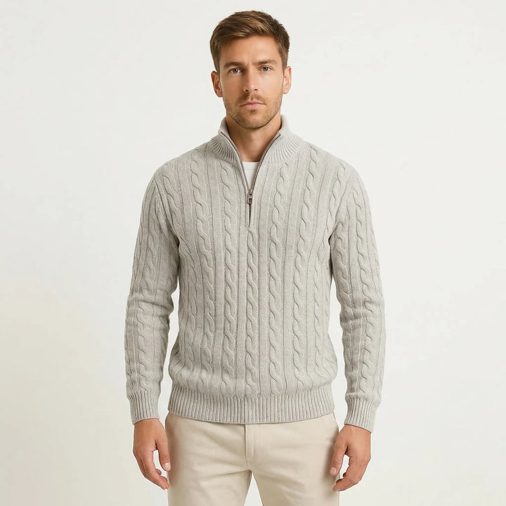 Męski sweter w splot warkoczowy z krótkim zamkiem – Edmond