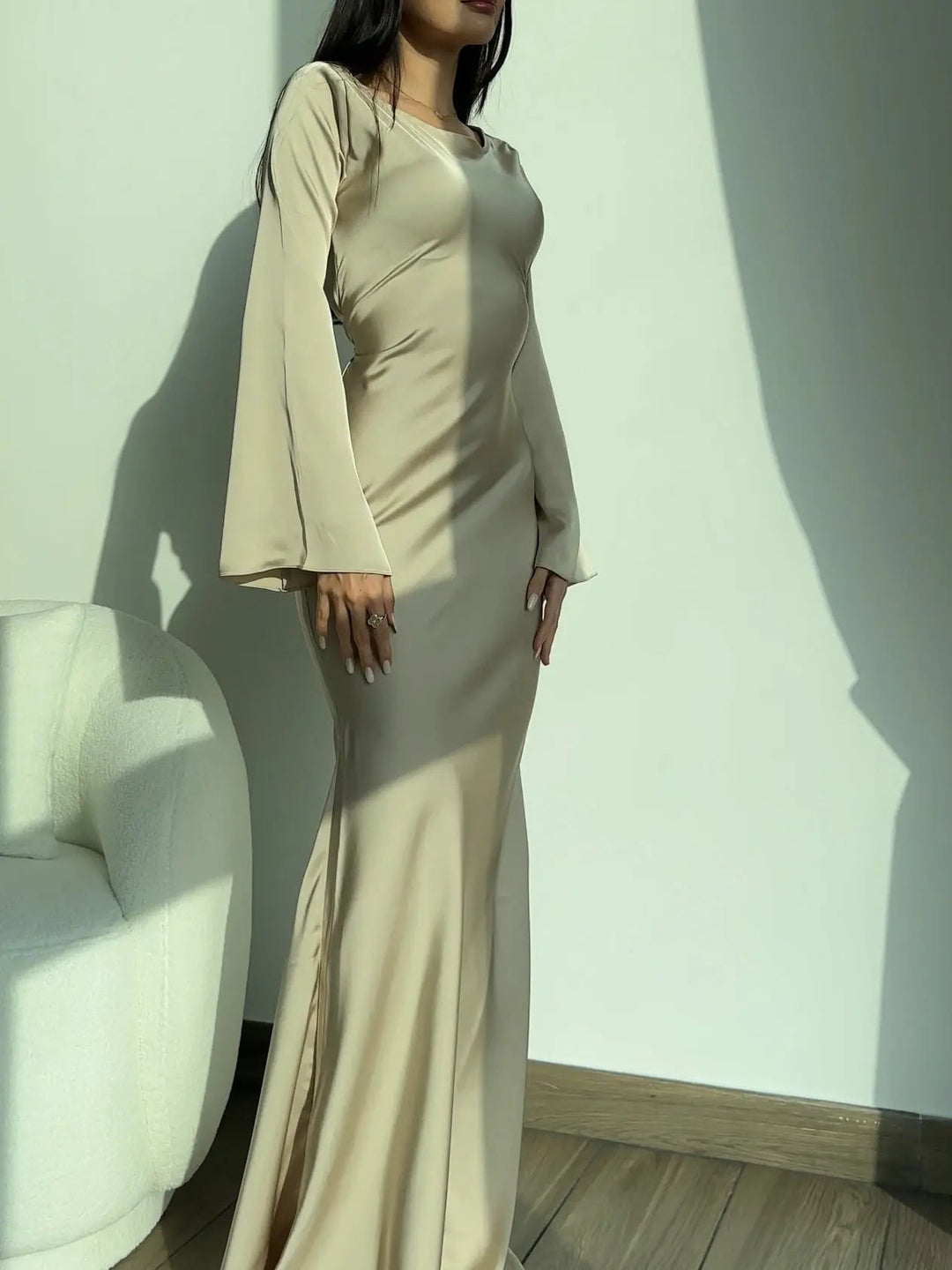 Kaminski | Sukienka maxi elegancka z długim rękawem i zwiewnym krojem | Zuzanna