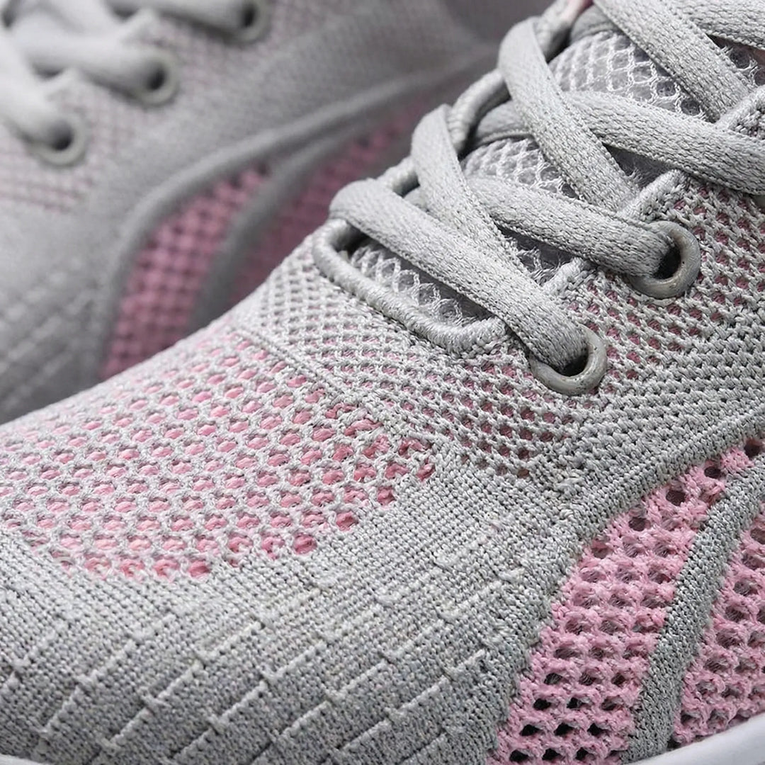 Lekko wyściełany sneaker - Gina