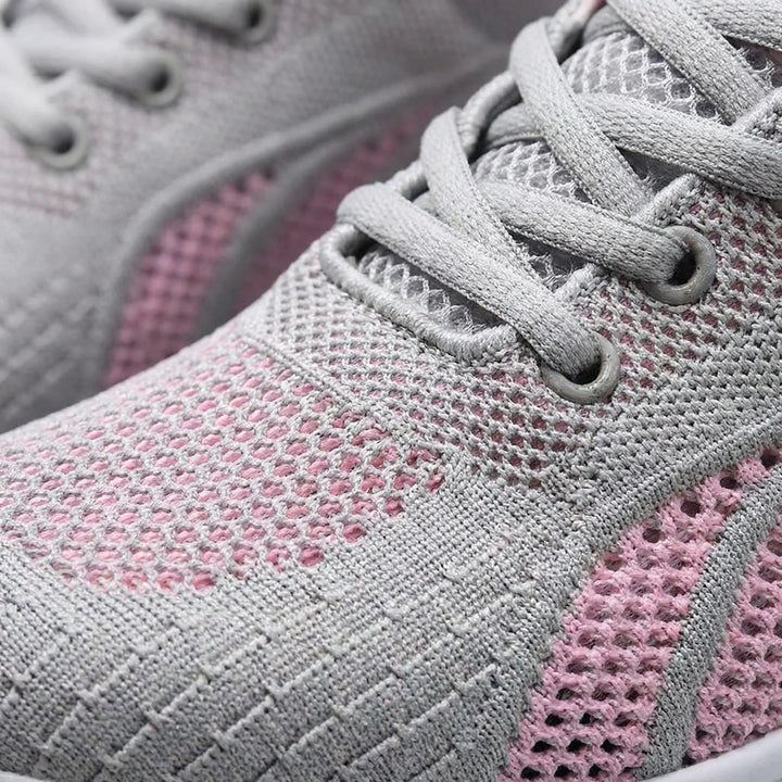 Lekko wyściełany sneaker - Gina