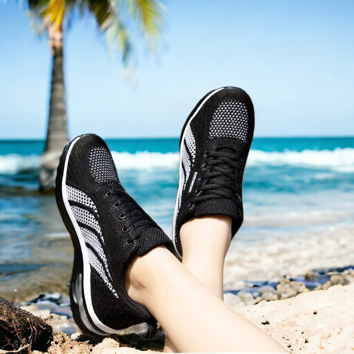 Lekko wyściełany sneaker - Gina