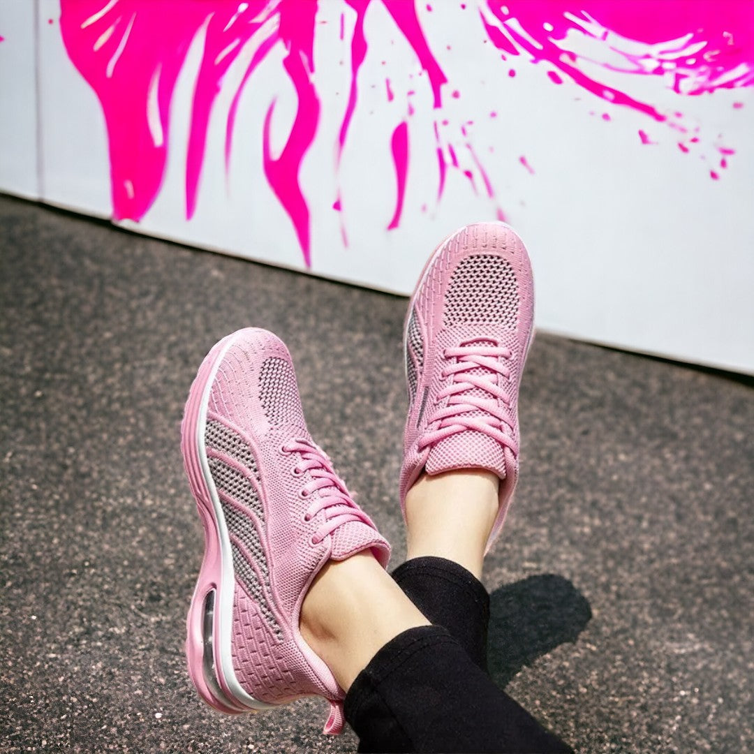 Lekko wyściełany sneaker - Gina