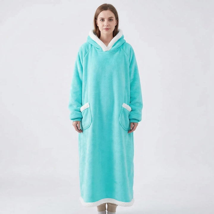 Koc z kapturem oversize z kieszenią z przodu - Lola