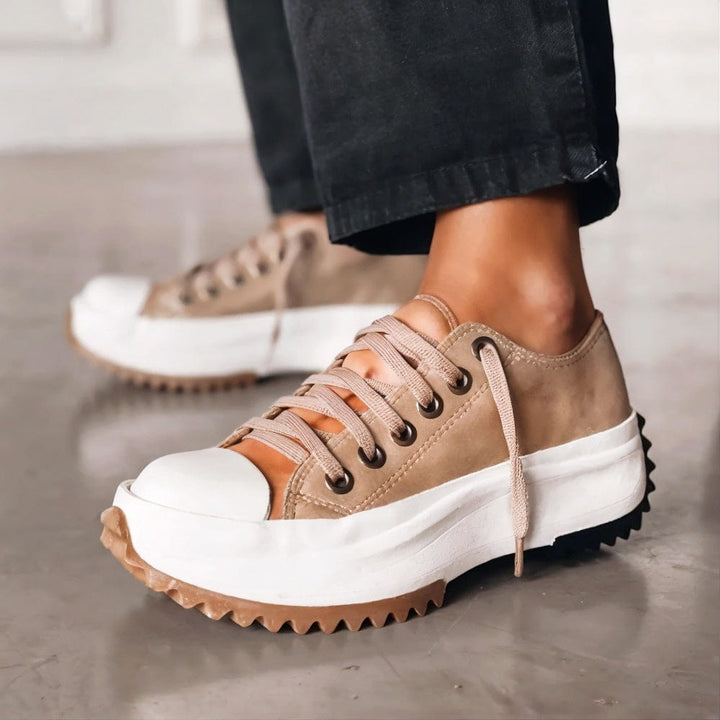 Sneakersy na platformie z sznurowaniem - Evelyn