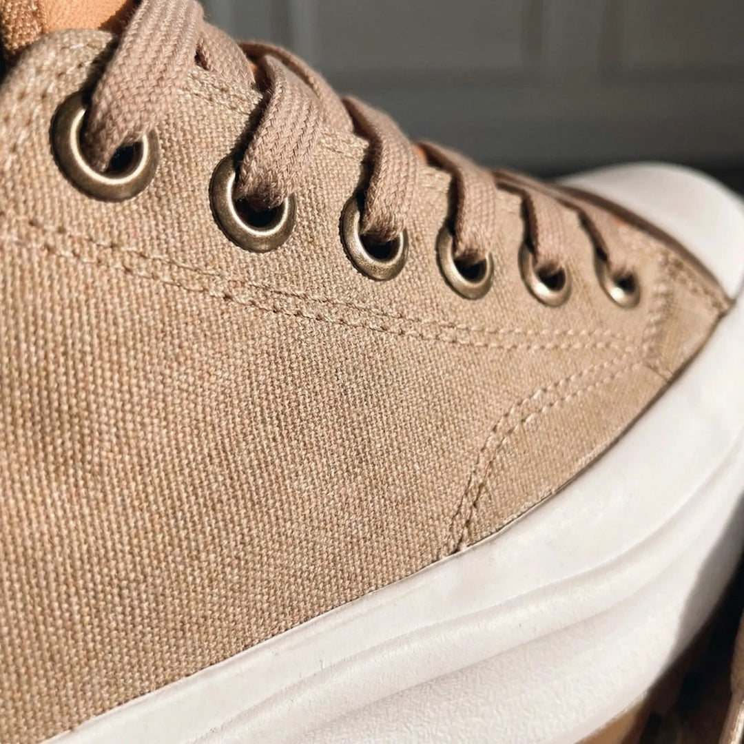 Sneakersy na platformie z sznurowaniem - Evelyn