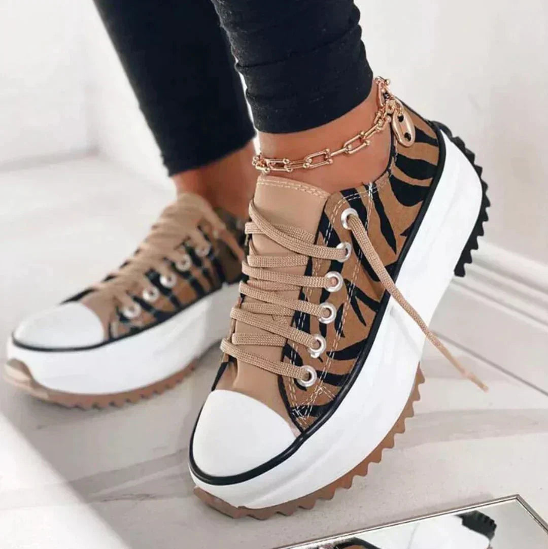 Sneakersy na platformie z sznurowaniem - Evelyn