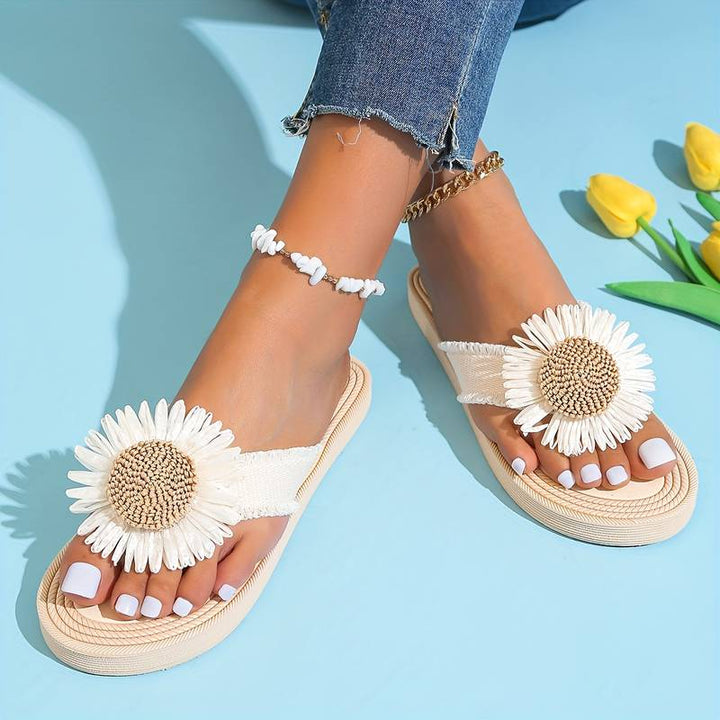 Boho Slip-On Sandali z Kwiatowym Detalem – Marivi