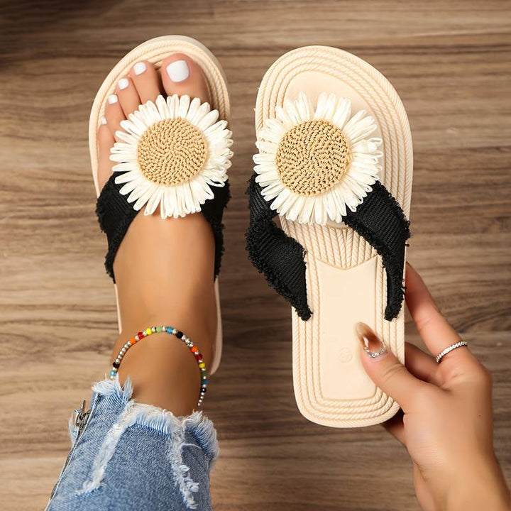 Boho Slip-On Sandali z Kwiatowym Detalem – Marivi