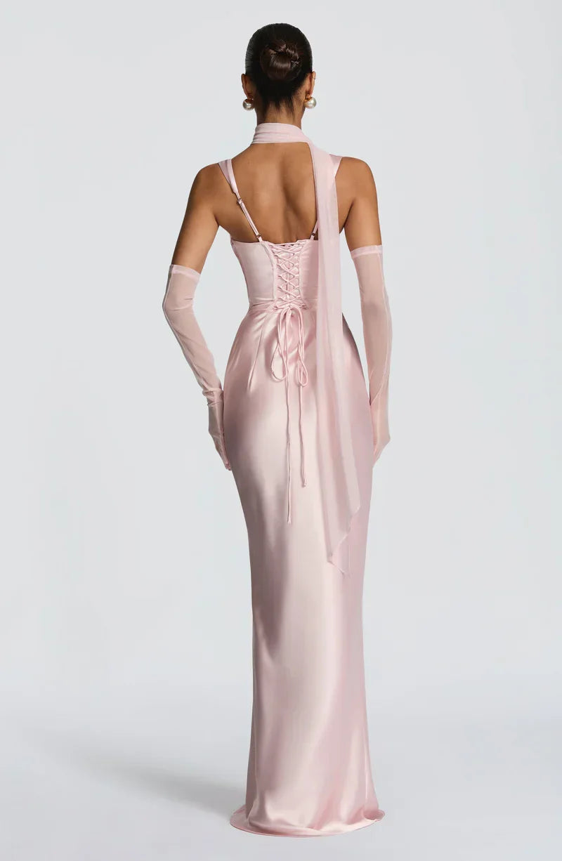 Kaminski | Elegancka satynowa suknia maxi z kwadratowym dekoltem