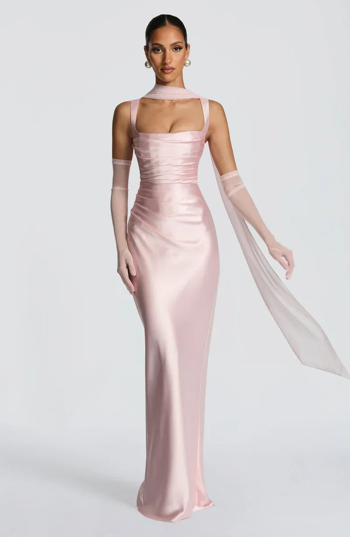 Kaminski | Elegancka satynowa suknia maxi z kwadratowym dekoltem