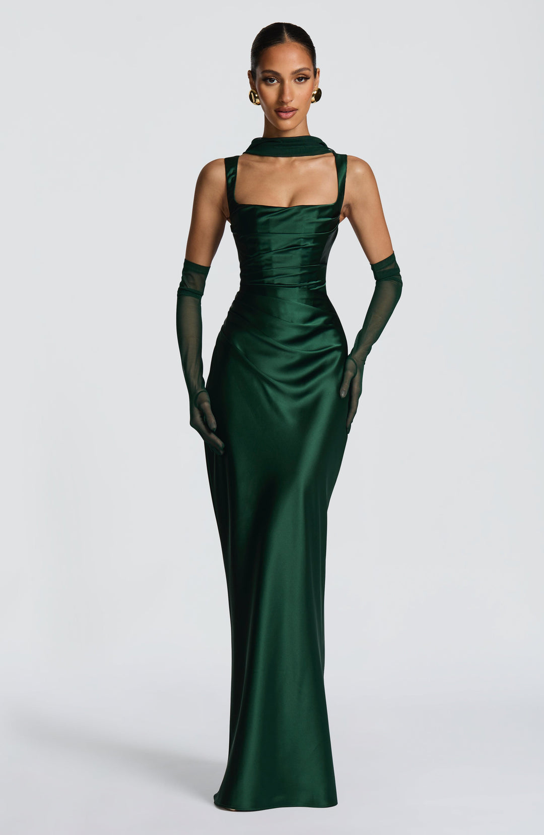 Kaminski | Elegancka satynowa suknia maxi z kwadratowym dekoltem