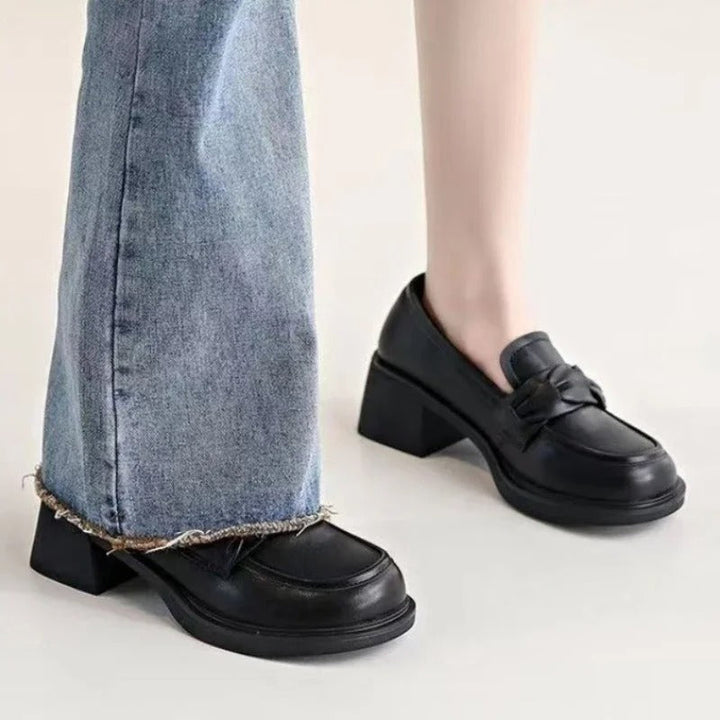 Eleganckie buty damskie z kwadratowym obcasem – Seraphina