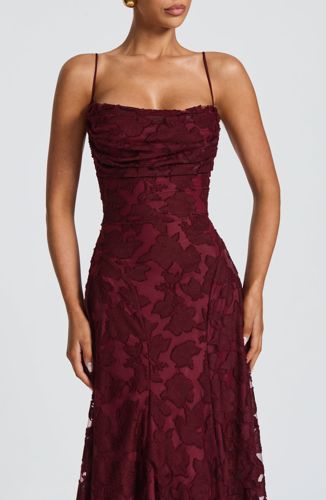 Kaminski | Elegancka sukienka maxi z kwiatową koronką