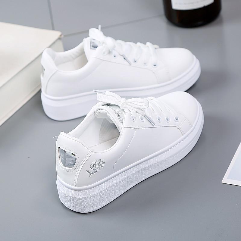 Modne damskie sneakersy z ekoskórki z metalicznymi akcentami – Norell