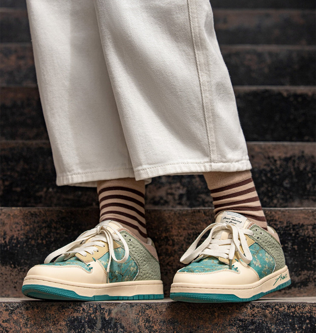 Stylowe unisex sneakersy z nadrukiem kwiatów migdałowca – Arta