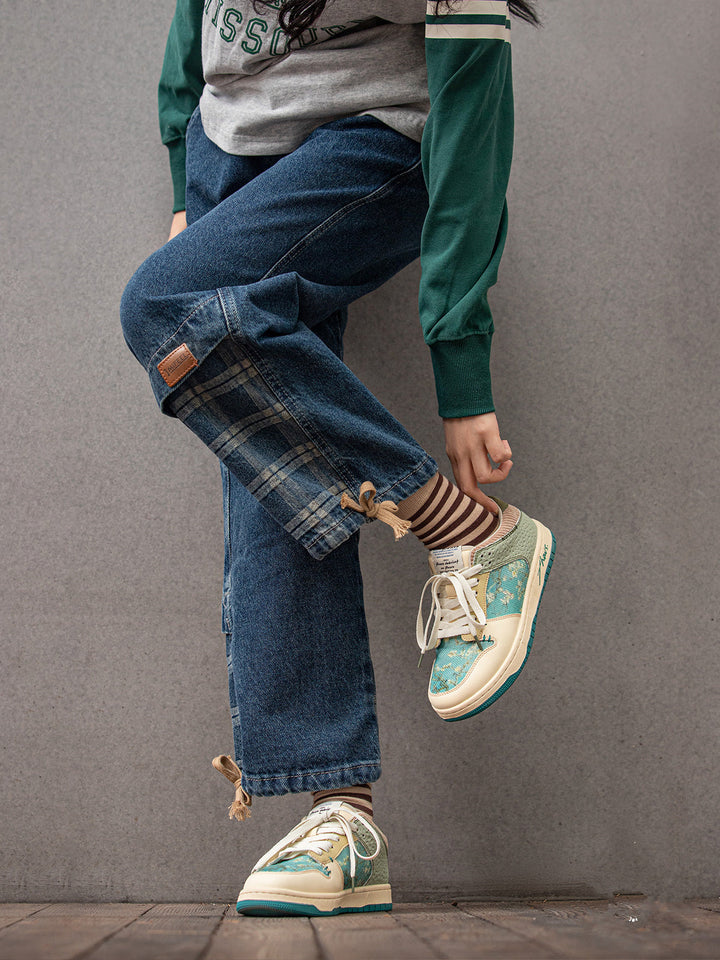 Stylowe unisex sneakersy z nadrukiem kwiatów migdałowca – Arta
