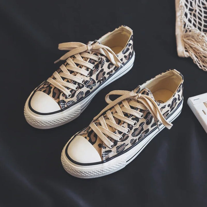 Stylowe damskie sneakersy w panterkę – Savannah